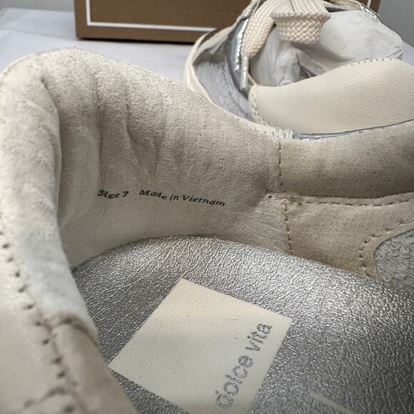 DOLCE VITA New in Box Zayn 360 Silver Distressed Leather Sneakers in Silver // 7 - Picture 8 of 10